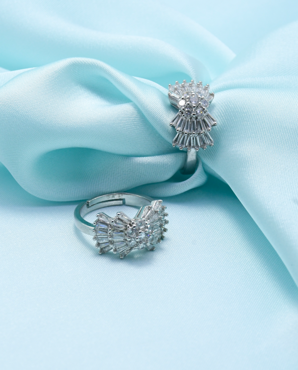 Glamorous Fan Sliver Ring