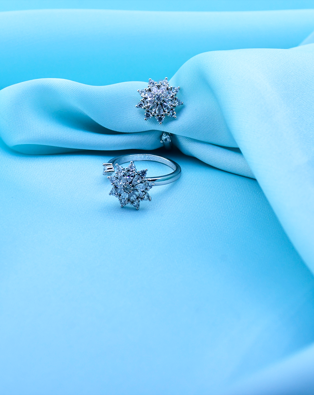 Royal Diamond Round Cluster Ring-Sliver